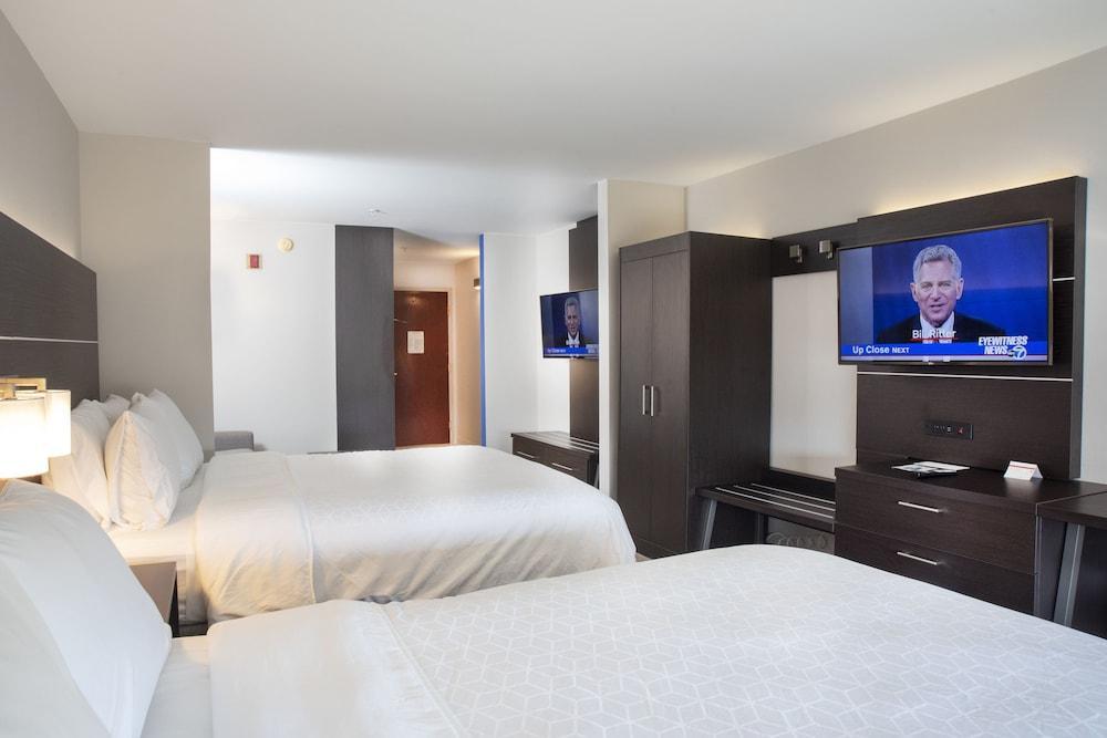Holiday Inn Express Hotel & Suites Chester By Ihg Exterior photo