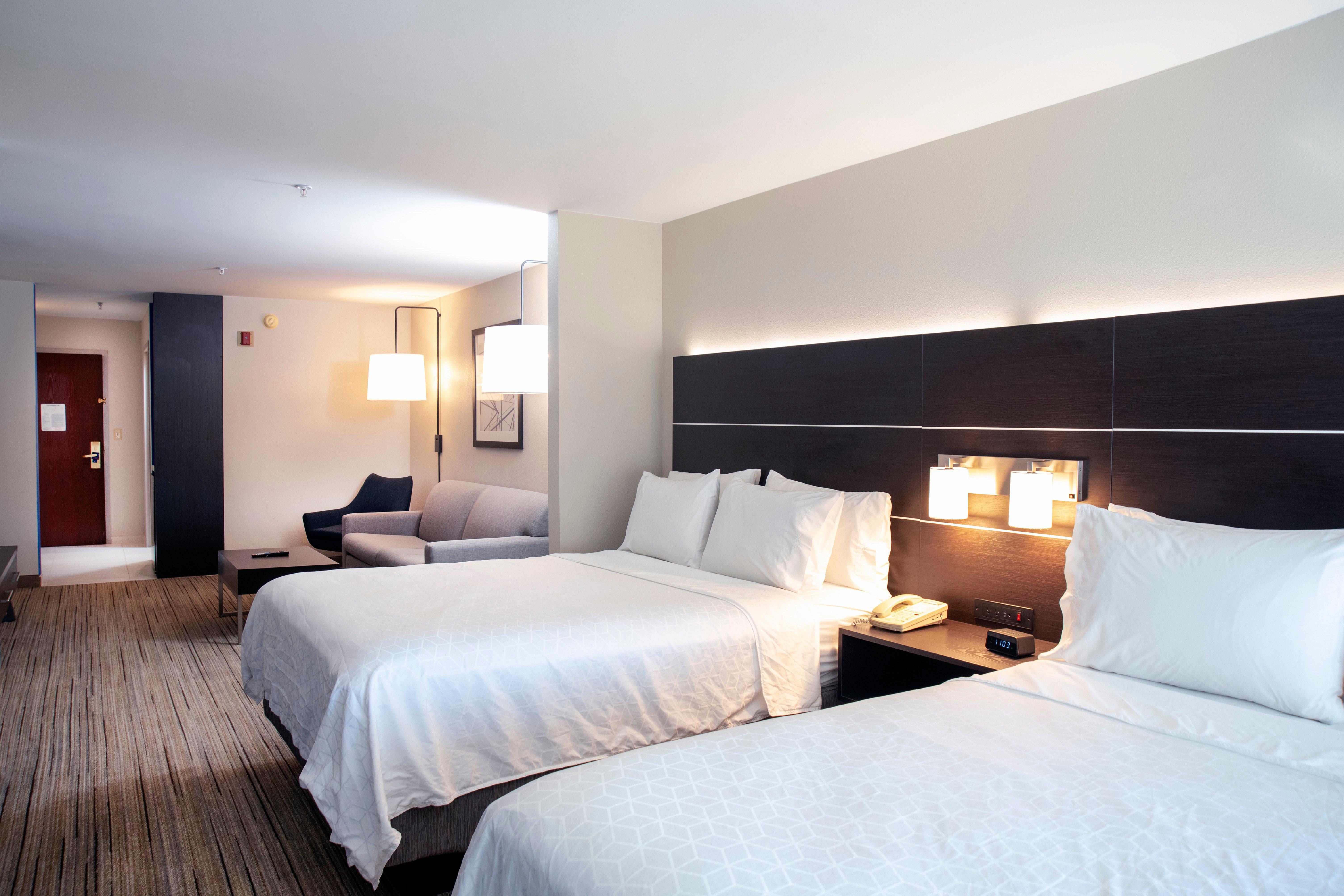 Holiday Inn Express Hotel & Suites Chester By Ihg Exterior photo