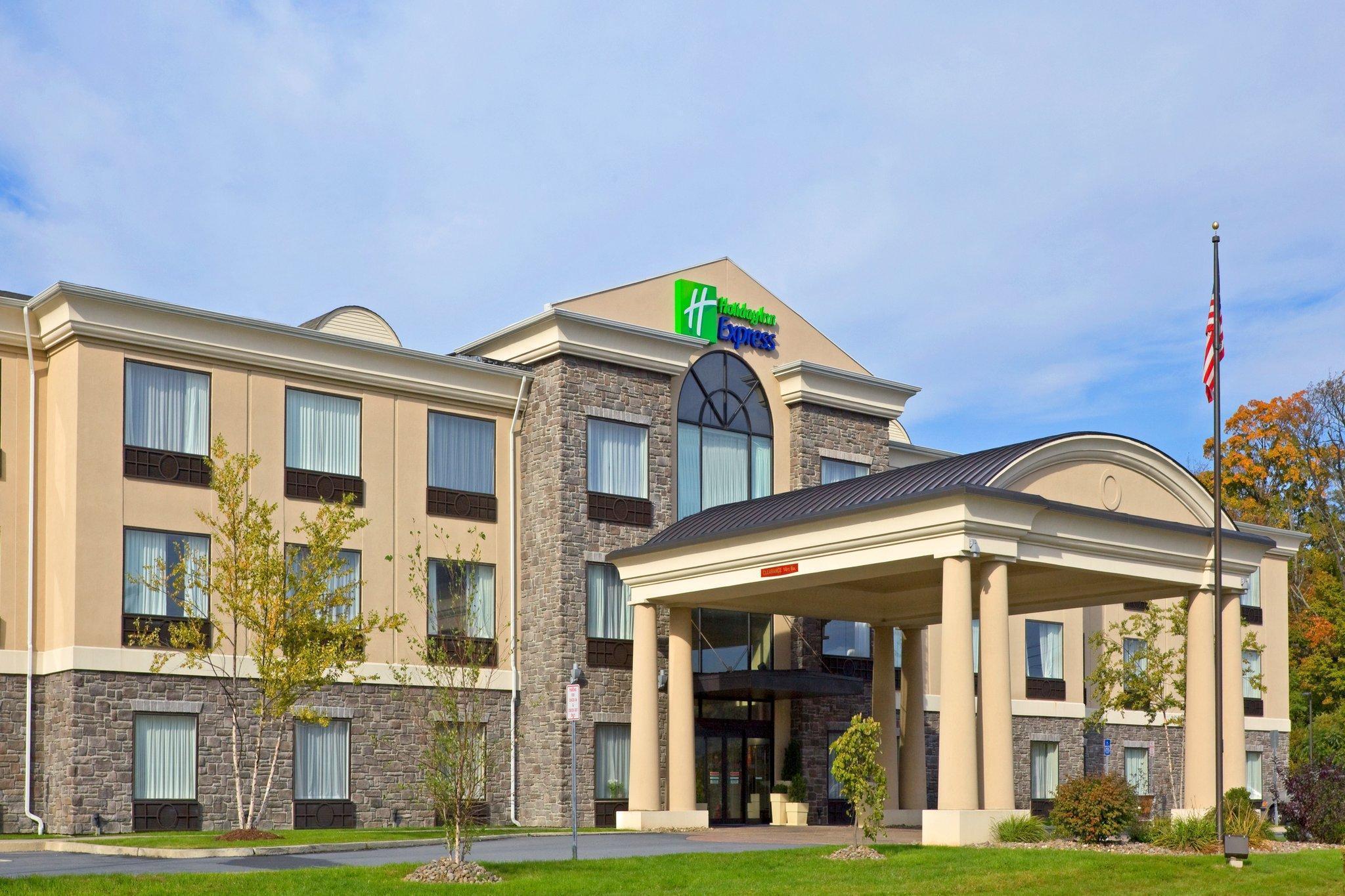 Holiday Inn Express Hotel & Suites Chester By Ihg Exterior photo