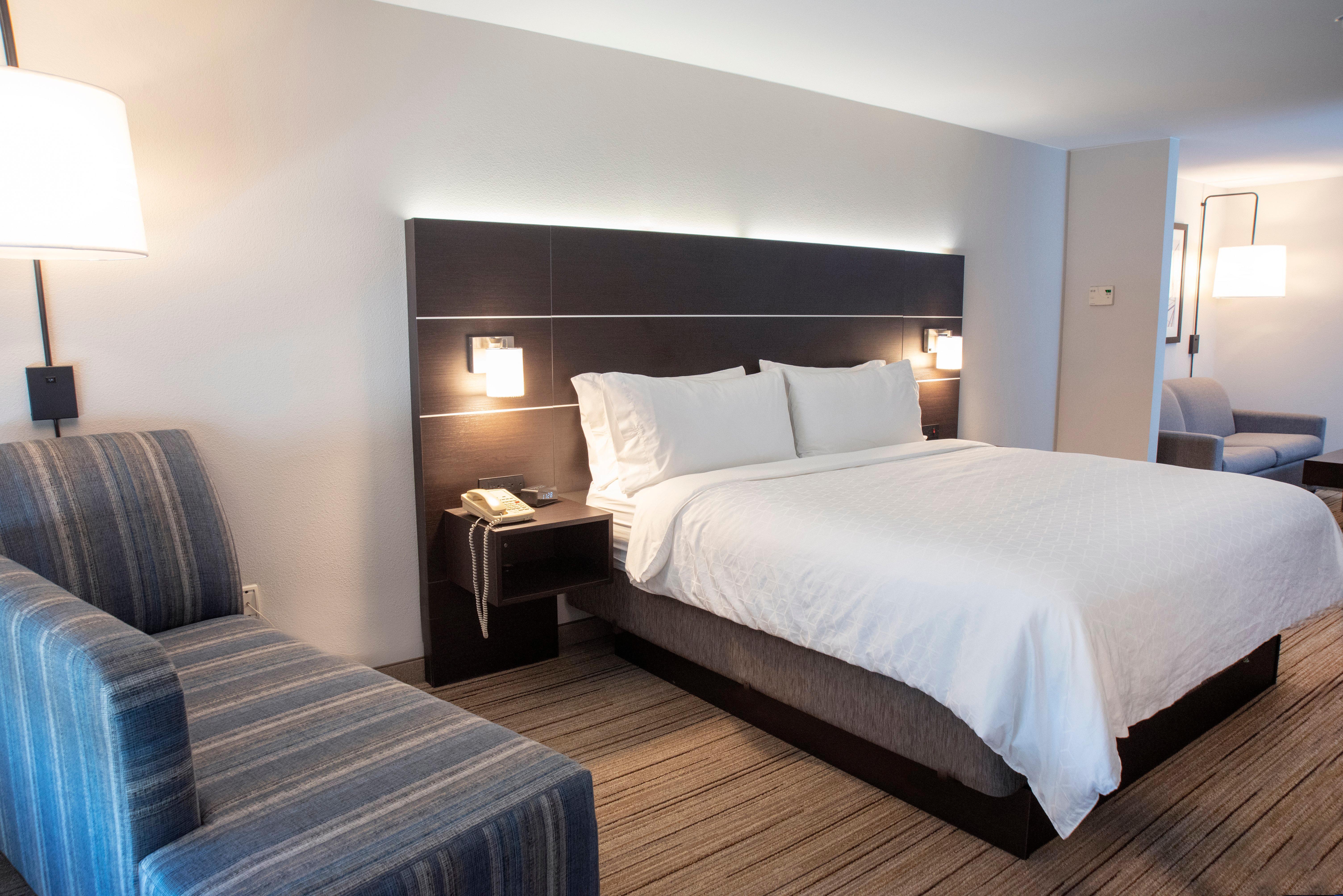 Holiday Inn Express Hotel & Suites Chester By Ihg Exterior photo