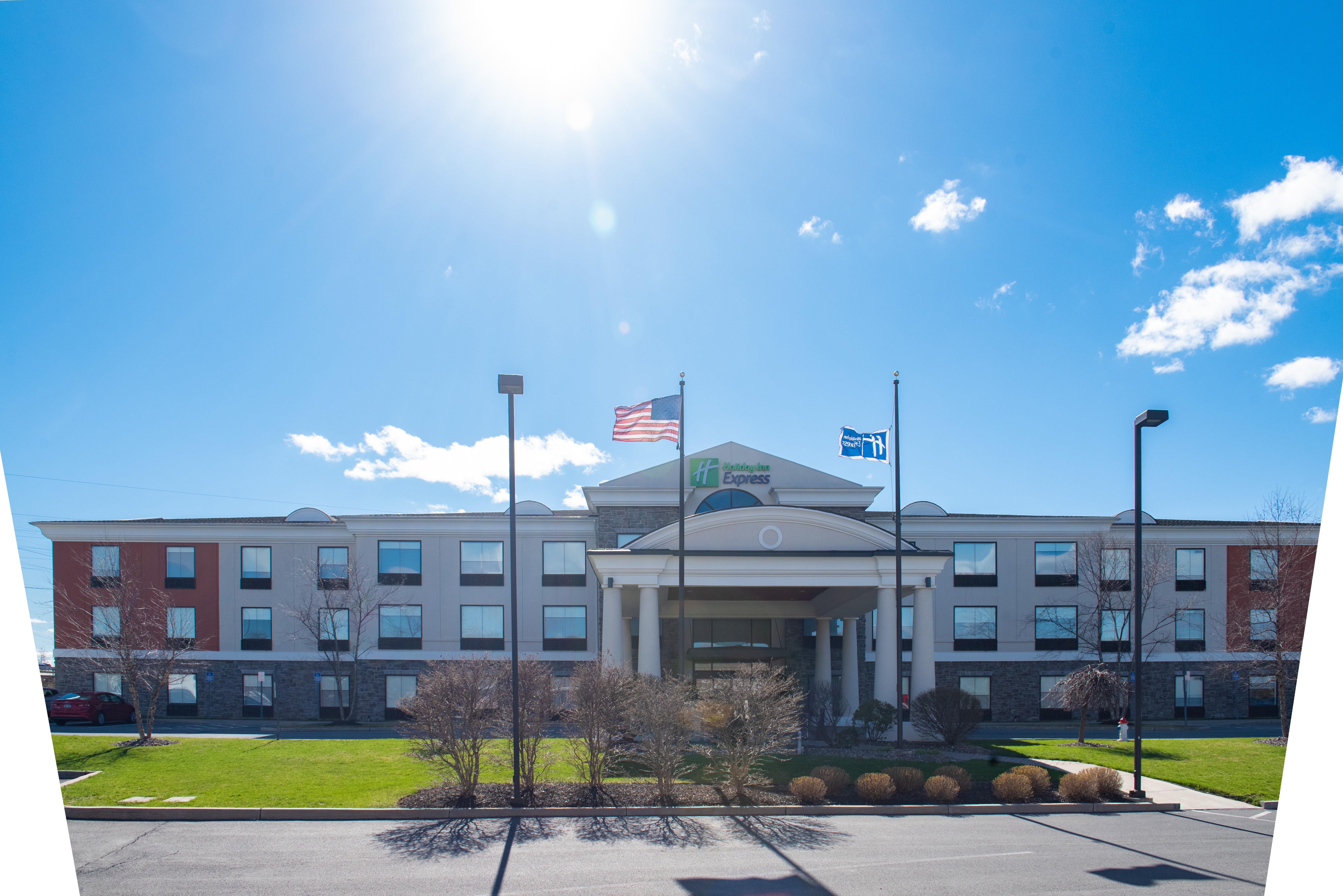 Holiday Inn Express Hotel & Suites Chester By Ihg Exterior photo