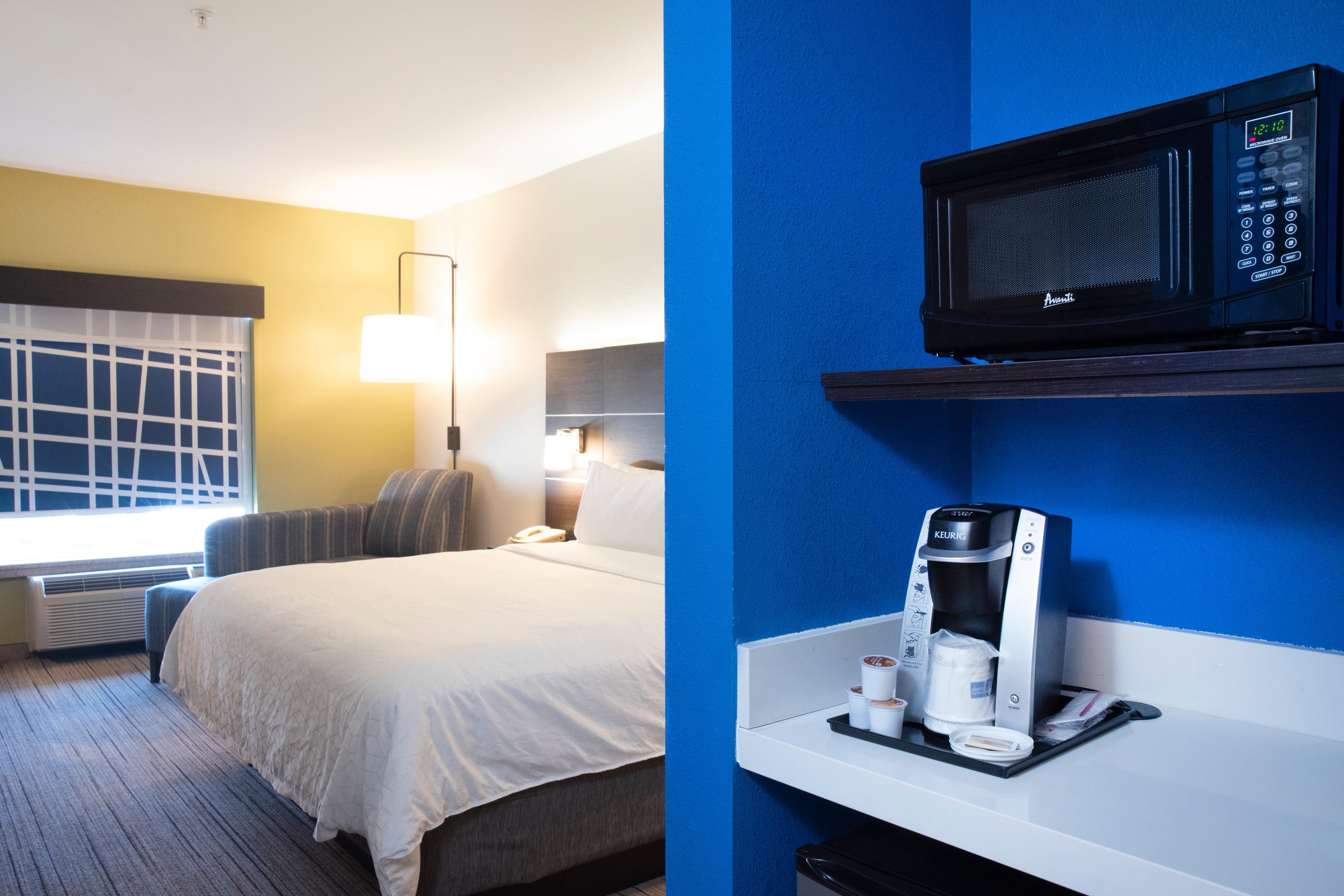 Holiday Inn Express Hotel & Suites Chester By Ihg Exterior photo