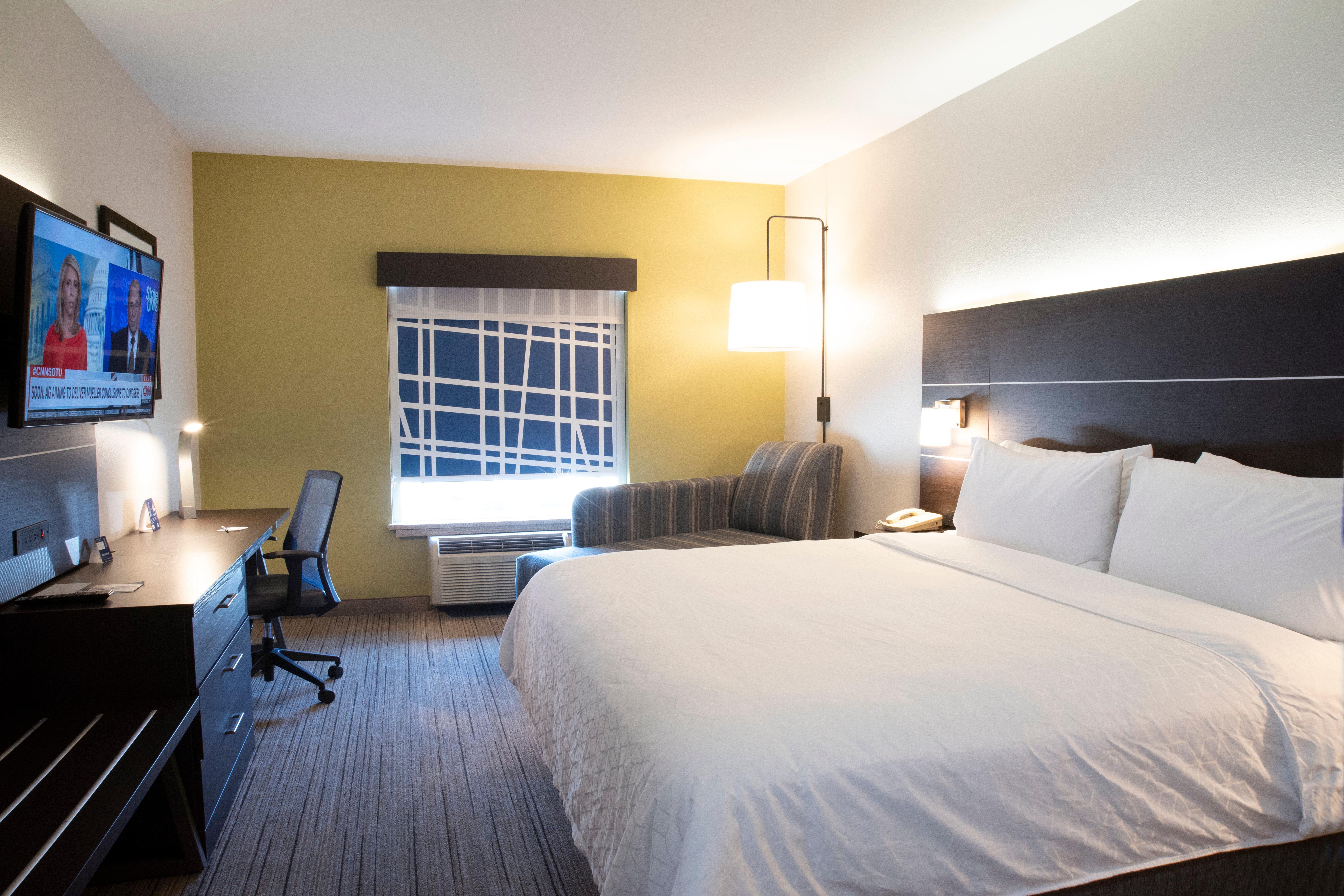 Holiday Inn Express Hotel & Suites Chester By Ihg Exterior photo