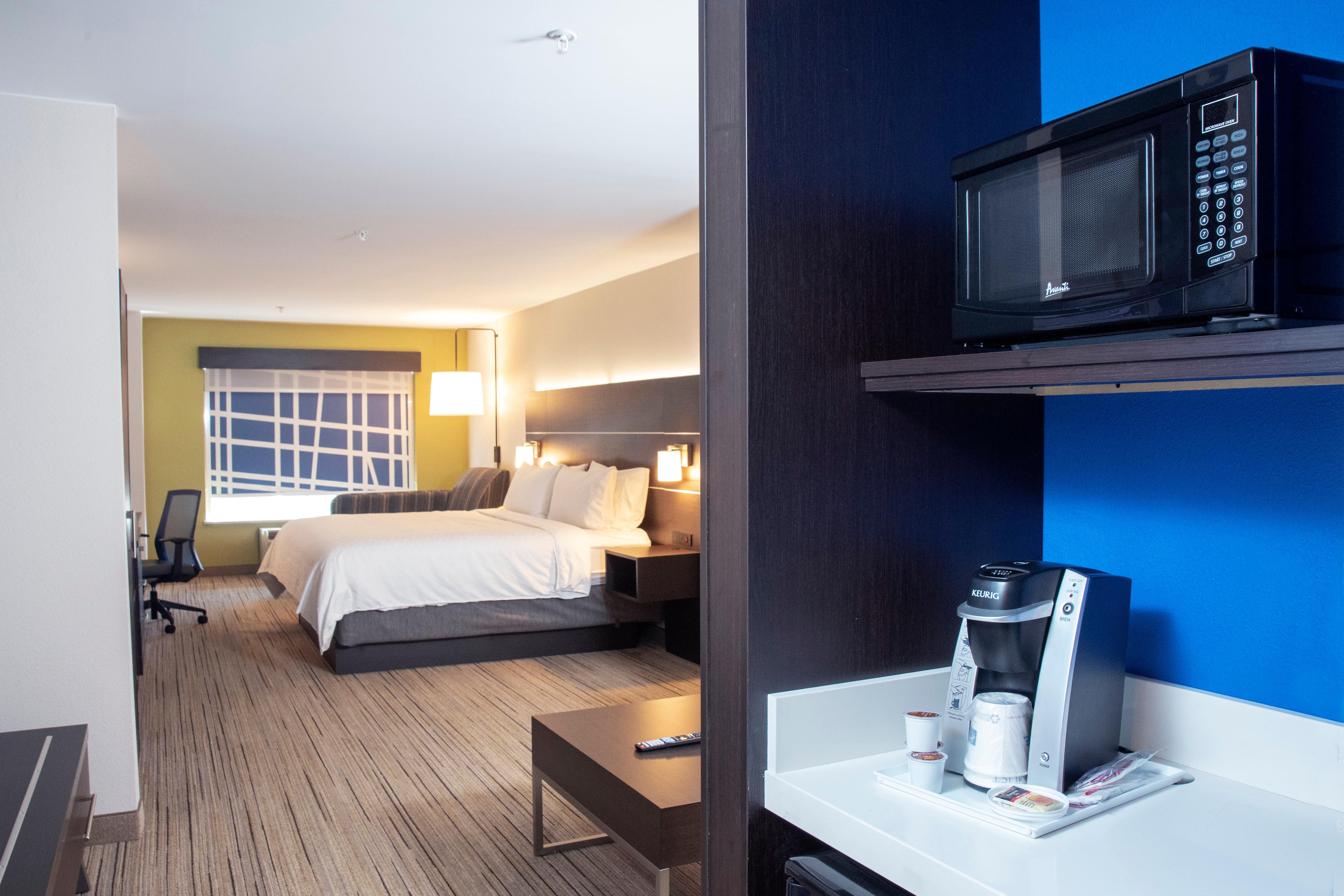 Holiday Inn Express Hotel & Suites Chester By Ihg Exterior photo