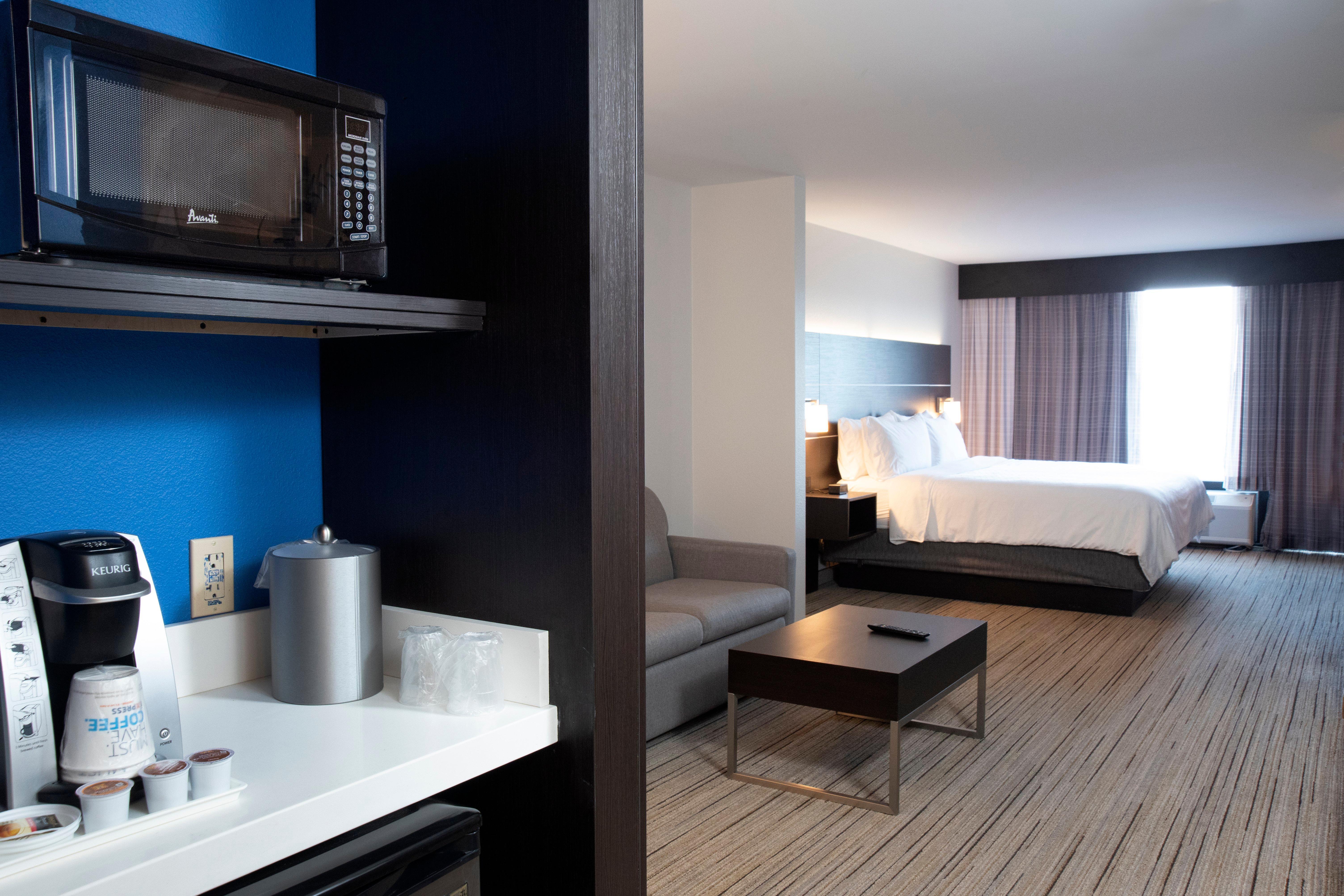Holiday Inn Express Hotel & Suites Chester By Ihg Exterior photo