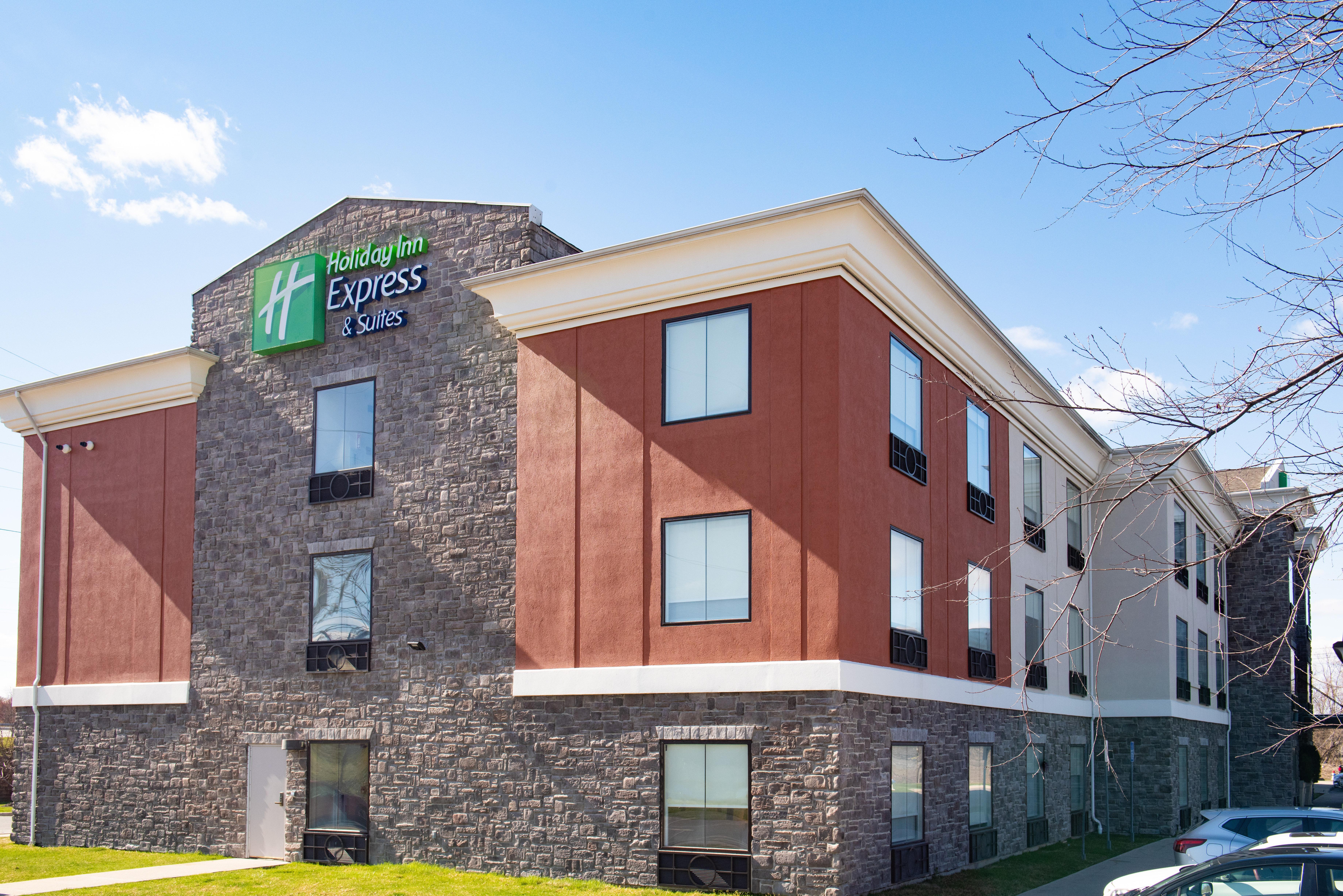 Holiday Inn Express Hotel & Suites Chester By Ihg Exterior photo